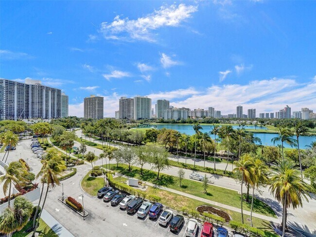 Building Photo - 3625 N Country Club Dr