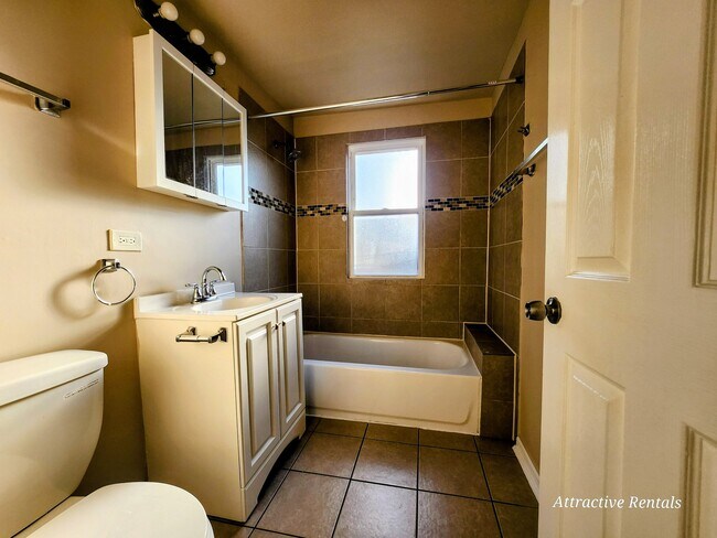 Building Photo - 1641 W 77th St