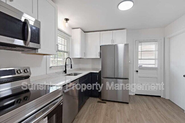 Building Photo - 906 37th St