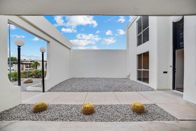 Building Photo - 6814 N 72nd Pl