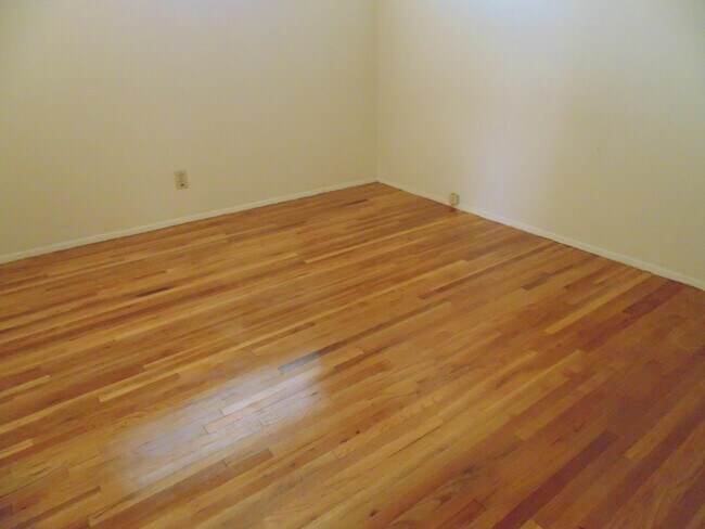 Building Photo - 9716 Chapala Dr NE