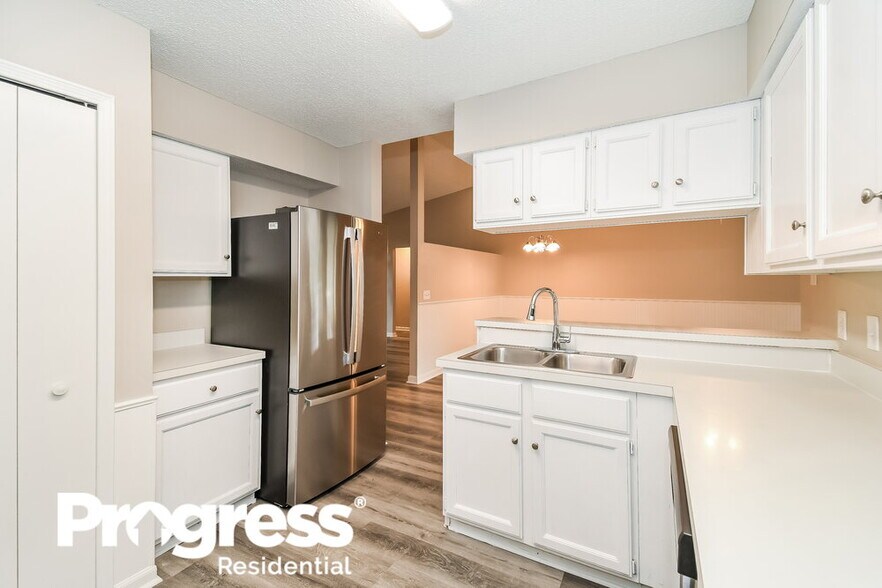 Building Photo - 13120 Leatherleaf Dr S