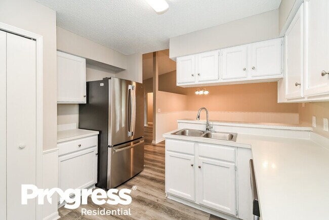 Building Photo - 13120 Leatherleaf Dr S