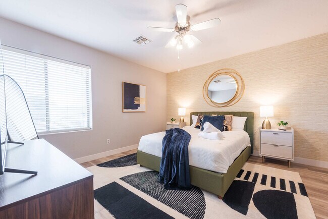 Building Photo - 5924 E Woodridge Dr