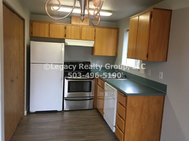 Building Photo - THREI05