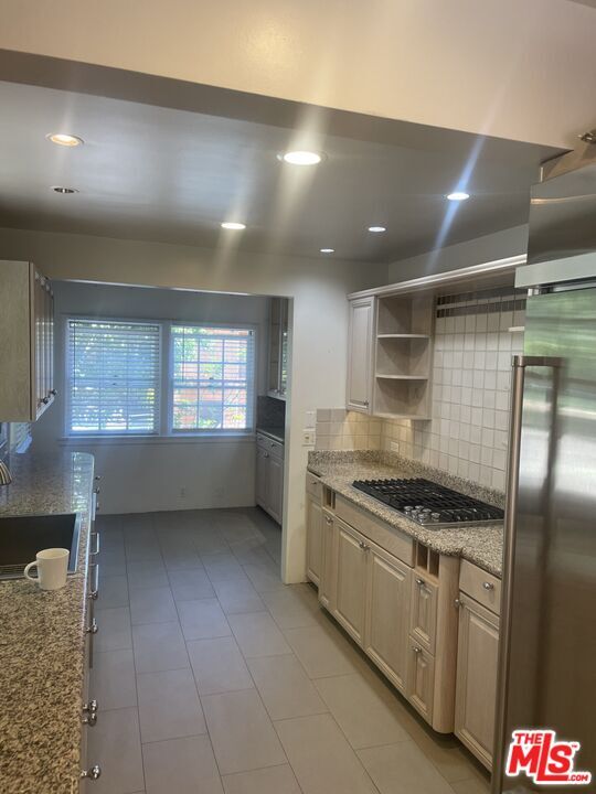 Building Photo - 1257 Sunset Plaza Dr