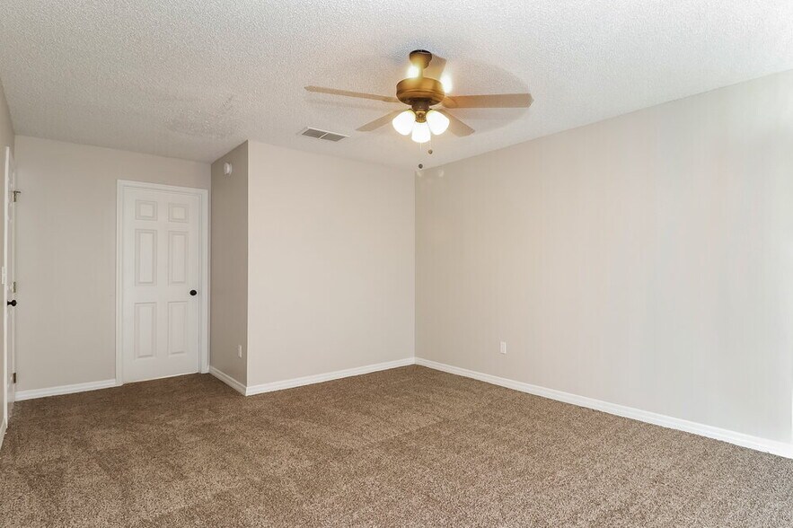 Building Photo - 2332 Flamingo Lakes Dr