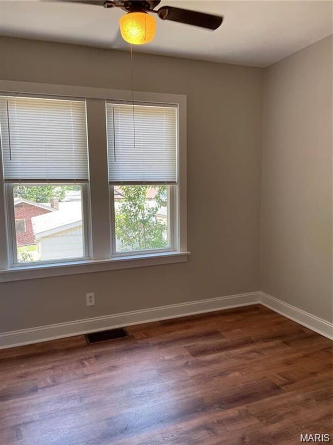 Building Photo - Open floor plan in ideal south city location