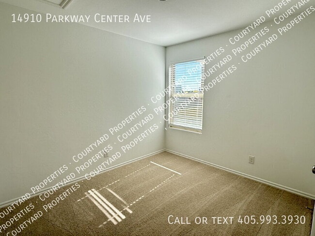 Building Photo - 14910 Parkway Center Ave