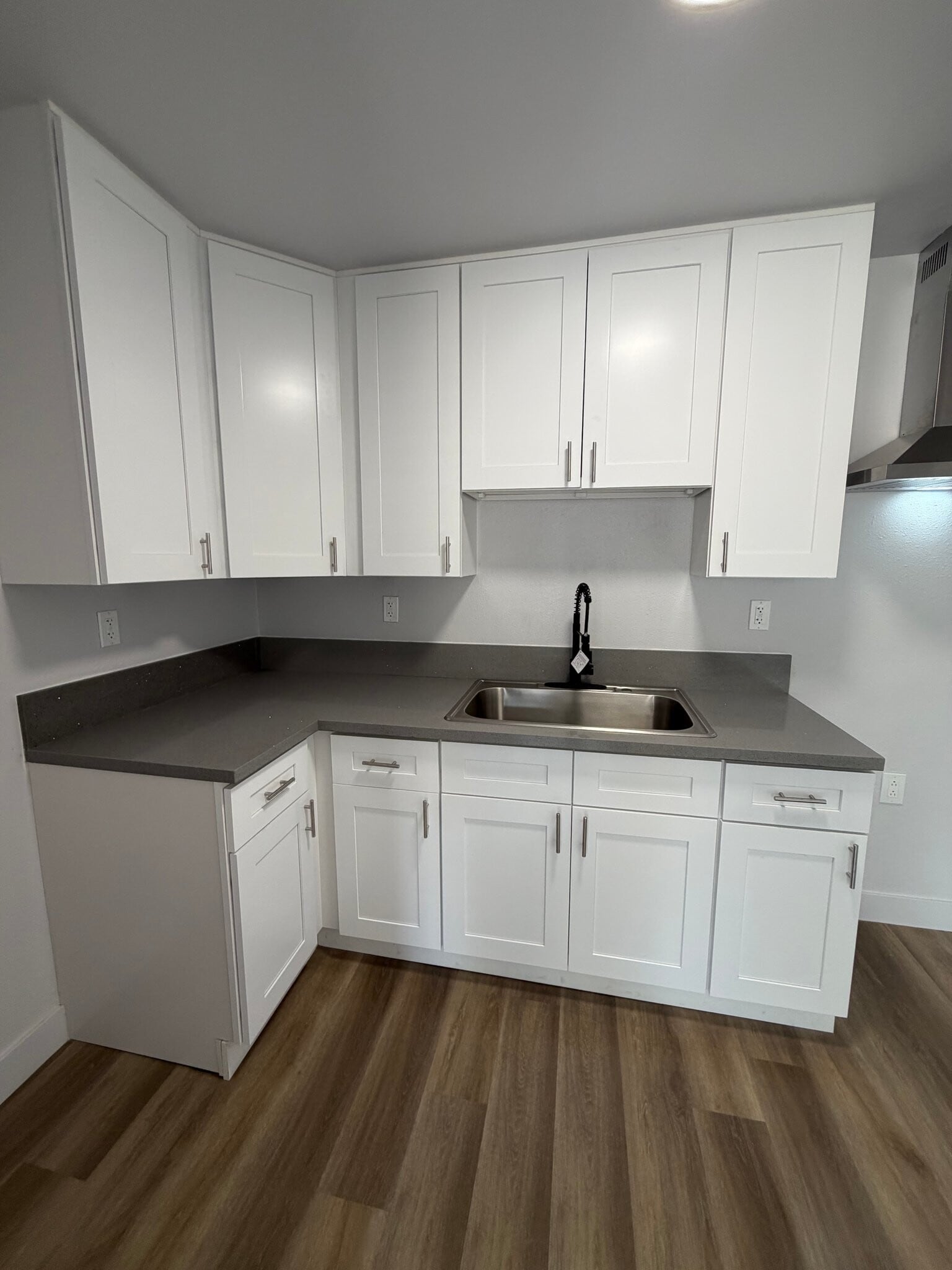 Building Photo - 1207 W 39th Pl