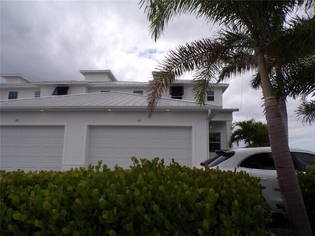 Building Photo - 3655 Bal Harbor Blvd