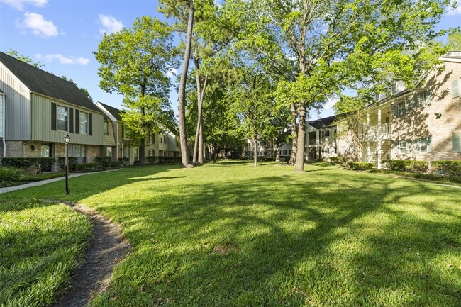 Building Photo - 13010 Trail Hollow Dr