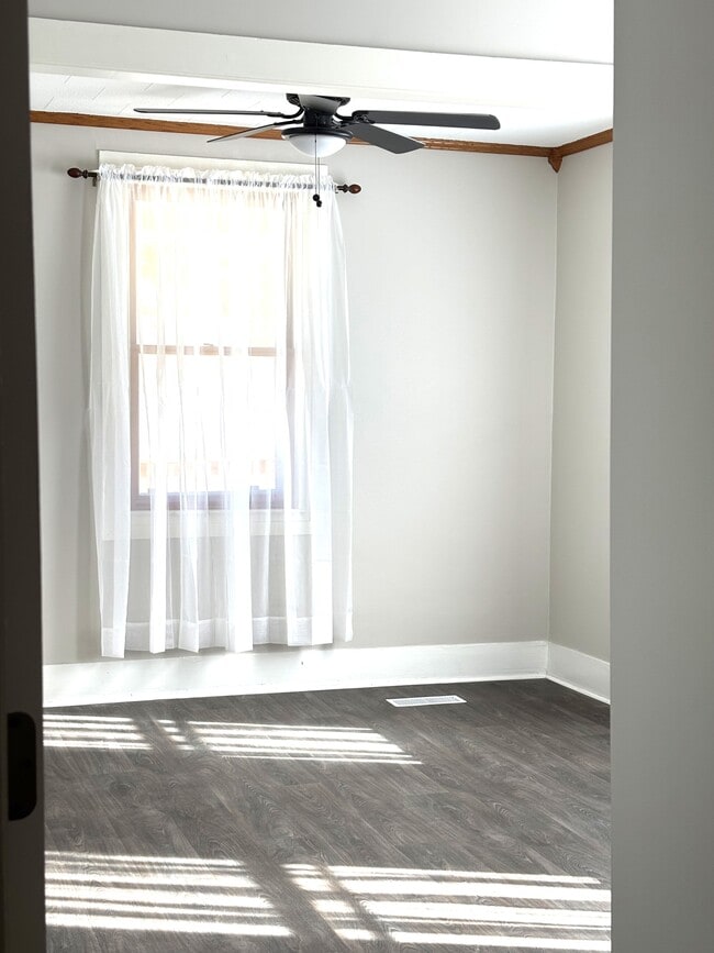 Building Photo - 218 N 3rd St