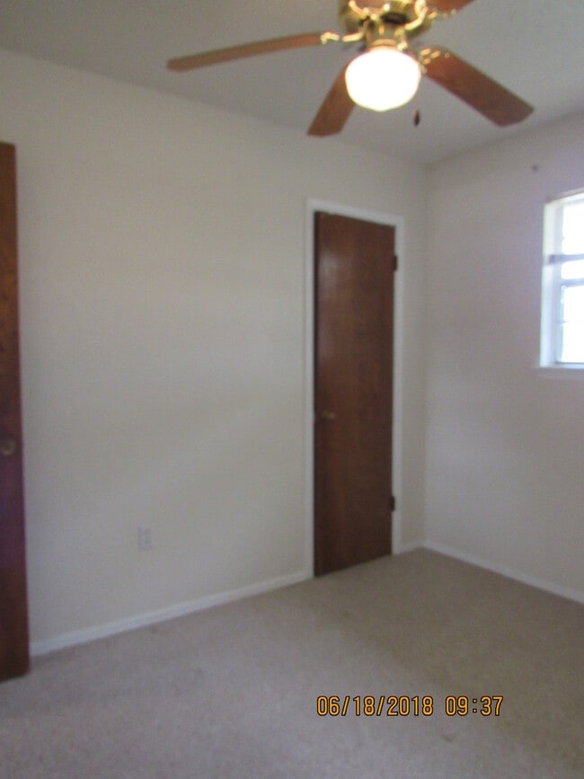 Building Photo - Great home located in Carriage Hills,