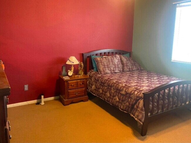 Building Photo - "Modern 5-Bedroom Sanctuary with 3 Baths and 4,353 Sq Ft of Comfort in San Bernardino!"