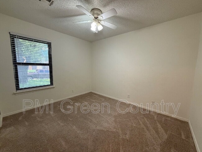 Building Photo - 1203 W Austin St