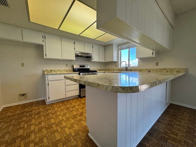 Building Photo - 3BR 2Ba home w/Large Fenced yard with RV g...