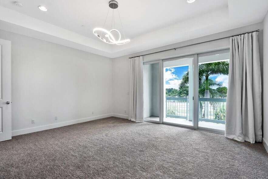 Building Photo - 12556 Gross Pointe Dr