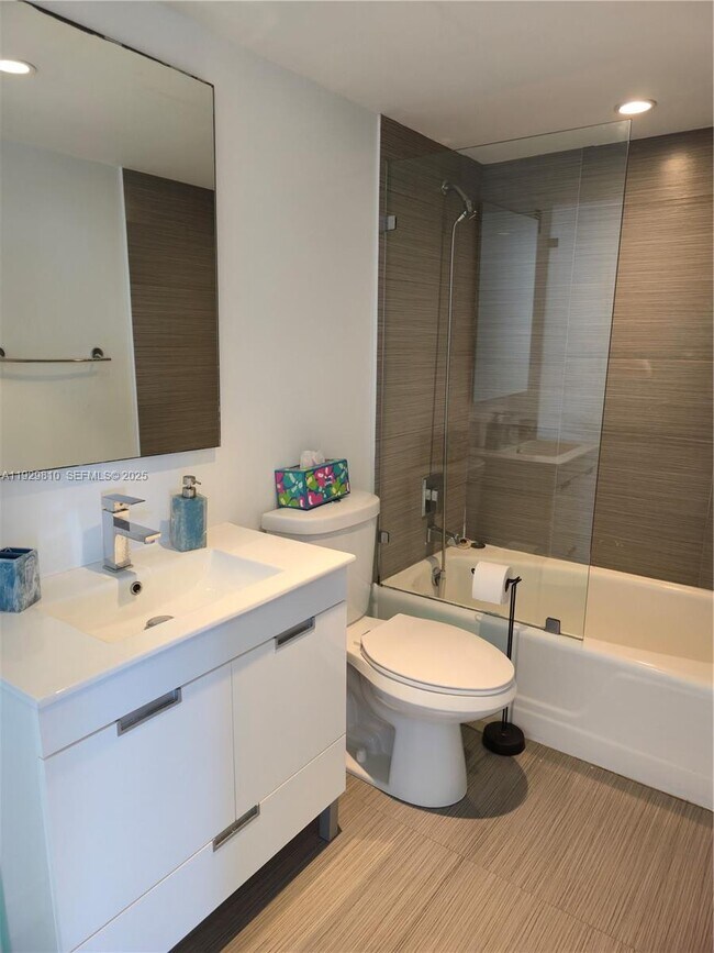 Building Photo - 9250 W Bay Harbor Dr