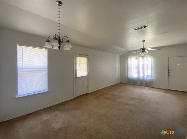 Building Photo - 2802 Ashley Dr