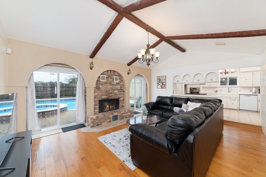 Building Photo - 17403 Mossforest Dr