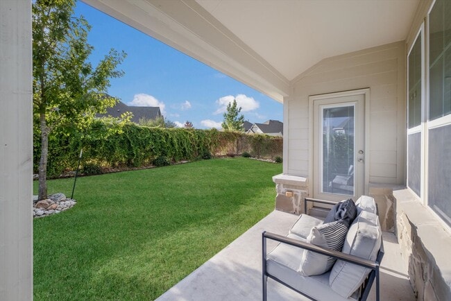 Building Photo - Bright & Airy Home on Curling Post