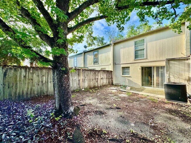 Building Photo - 5216 Tennis Ct Cir