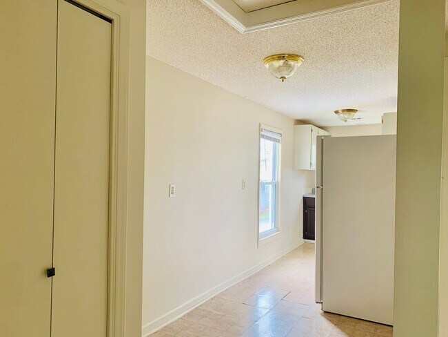 Building Photo - 802 N B St