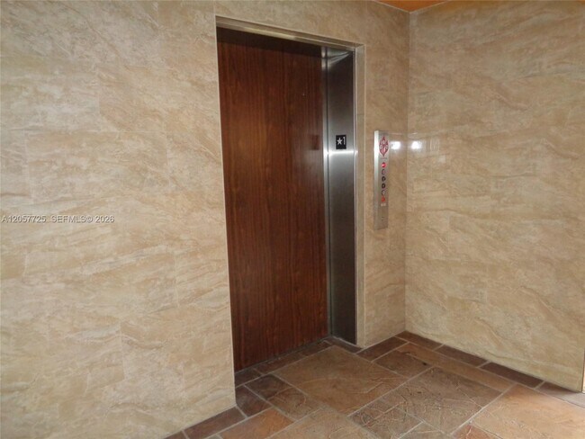 Building Photo - 701 SW 141st Ave