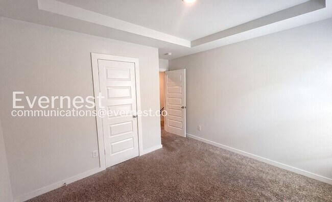 Building Photo - 4 Bed, 3 Bath Home with Garage / Pet-Friendly / Available Now!