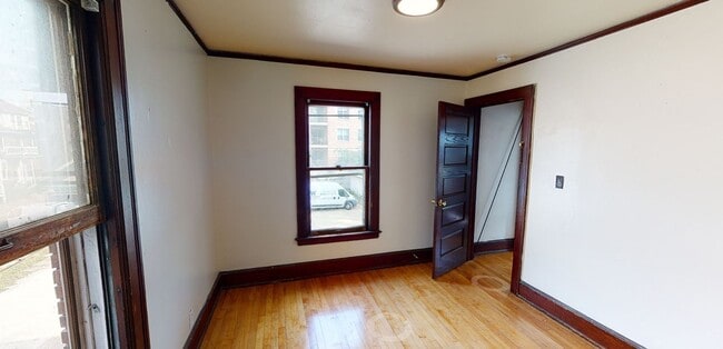 Building Photo - 515 W Washington Ave