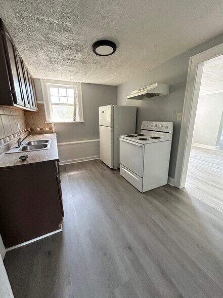 Building Photo - 3557 Evergreen Ave