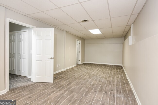 Building Photo - 17 Stonecreek Dr SW