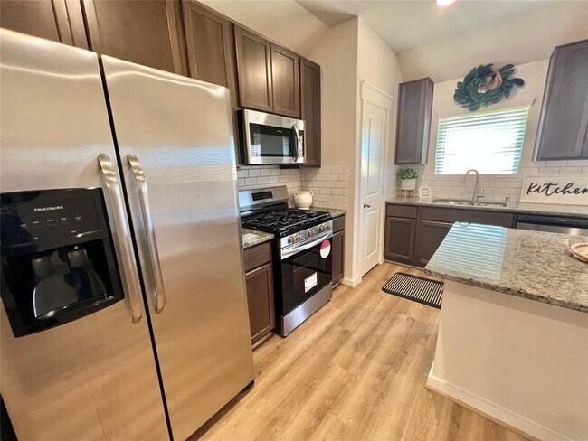 Building Photo - 7534 Coral Ter Dr