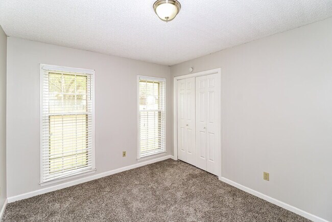 Building Photo - 8533 Kettering Dr