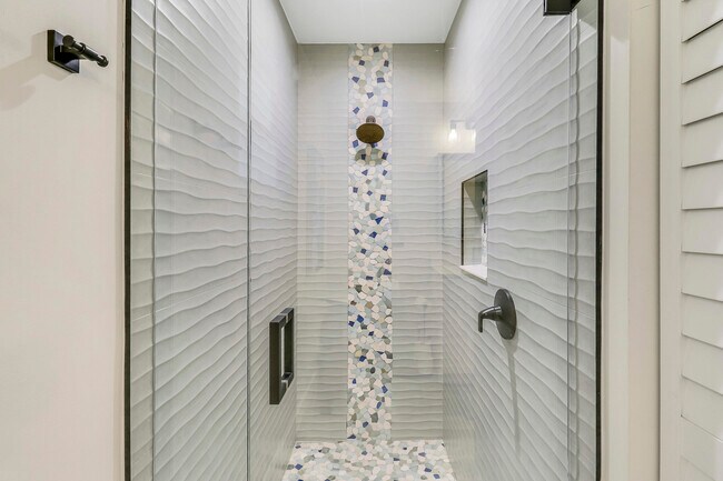 Building Photo - 15866 Alexander Run