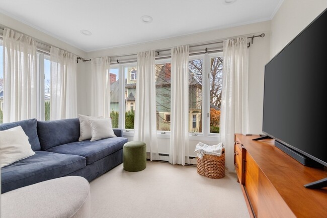 Building Photo - 33 Ashcroft Rd