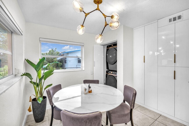 Building Photo - 4521 SW 34th Dr