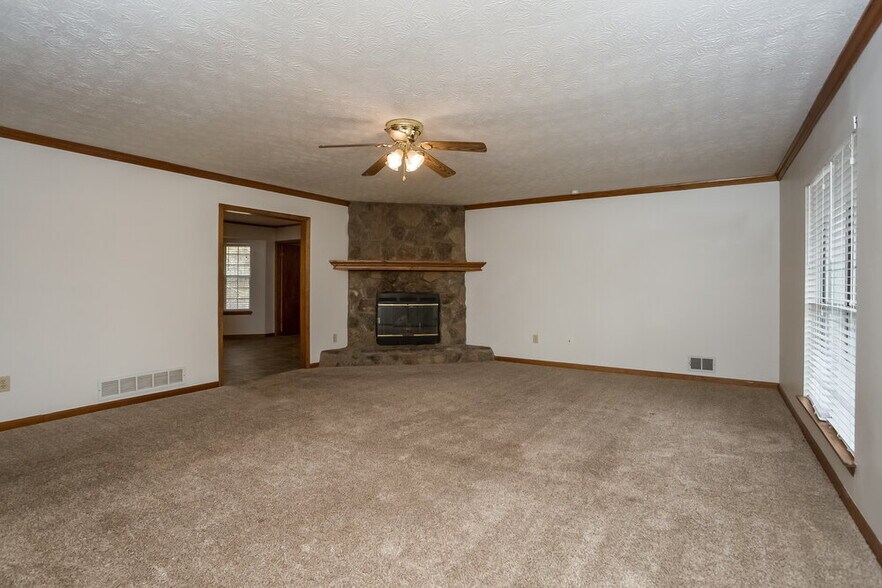 Building Photo - 105 Bennington Dr