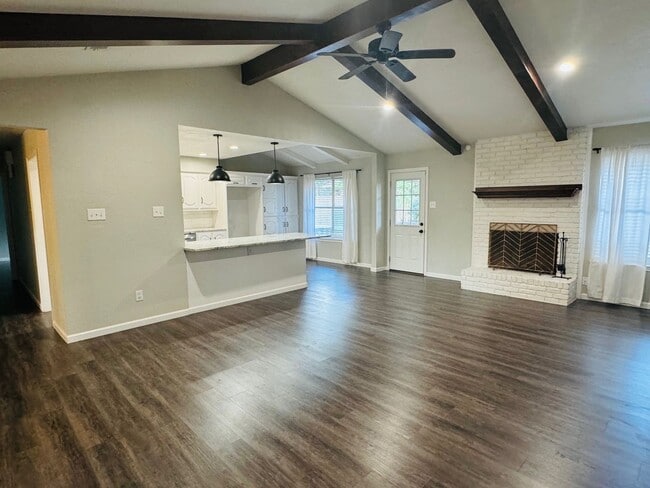 Building Photo - Amazing Midway ISD Home