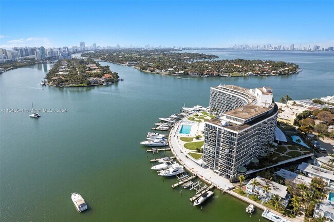 Building Photo - 900 Bay Dr