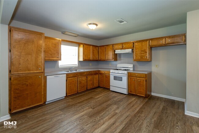Building Photo - 3140 Boyd Ave