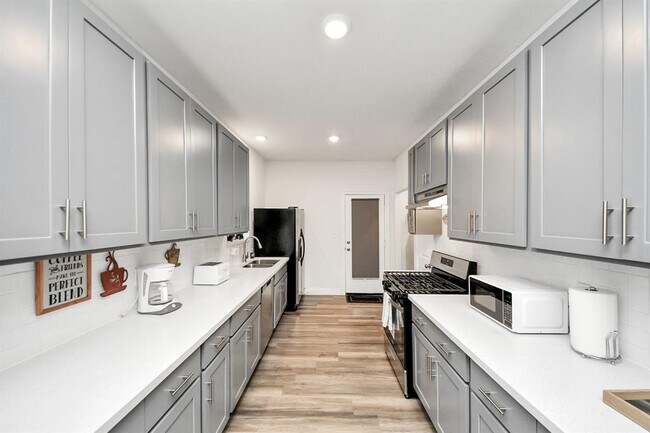 Building Photo - 6917 Rook Blvd