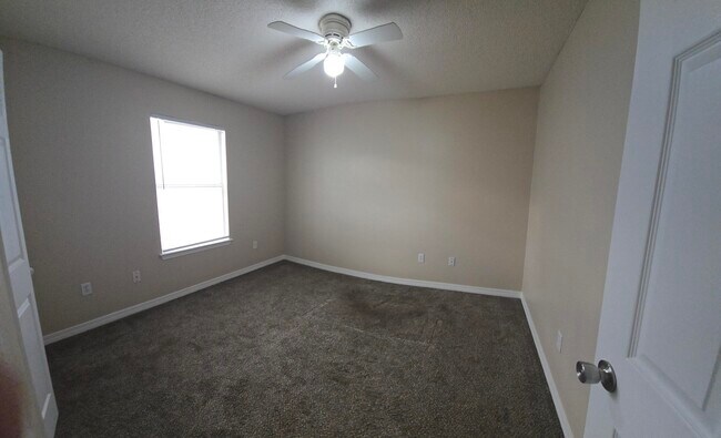 Building Photo - 7720 Lola Cir