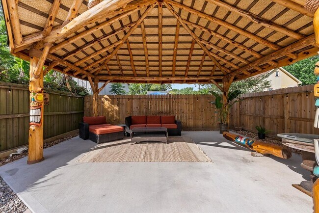 Building Photo - 4734 Oleander St