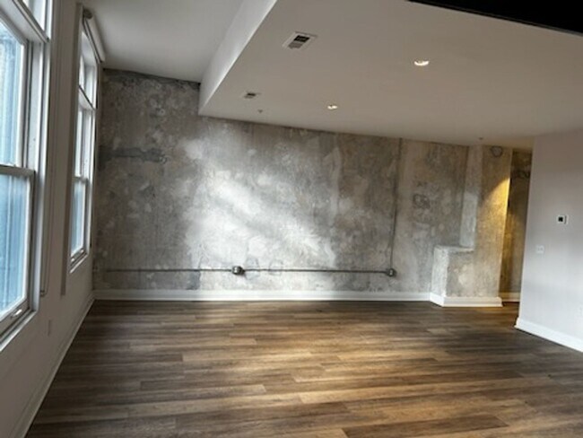 Building Photo - Welcome to Urban Elegance in the Heart of ...