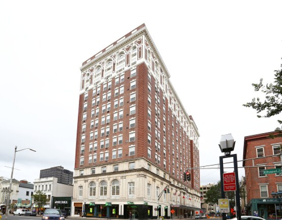 Building Photo - 265 College St