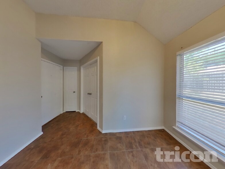 Building Photo - 409 Roan Ln