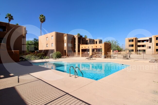 Building Photo - 1810 E Blacklidge Dr