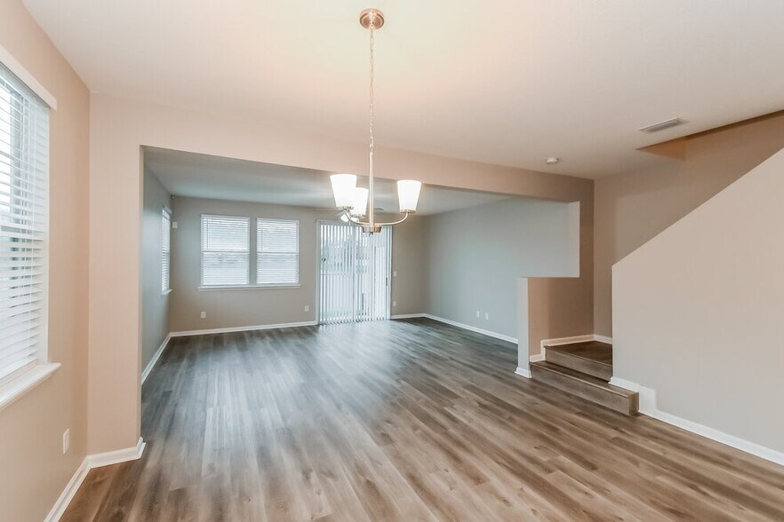 Building Photo - 6055 Bartram Village Dr